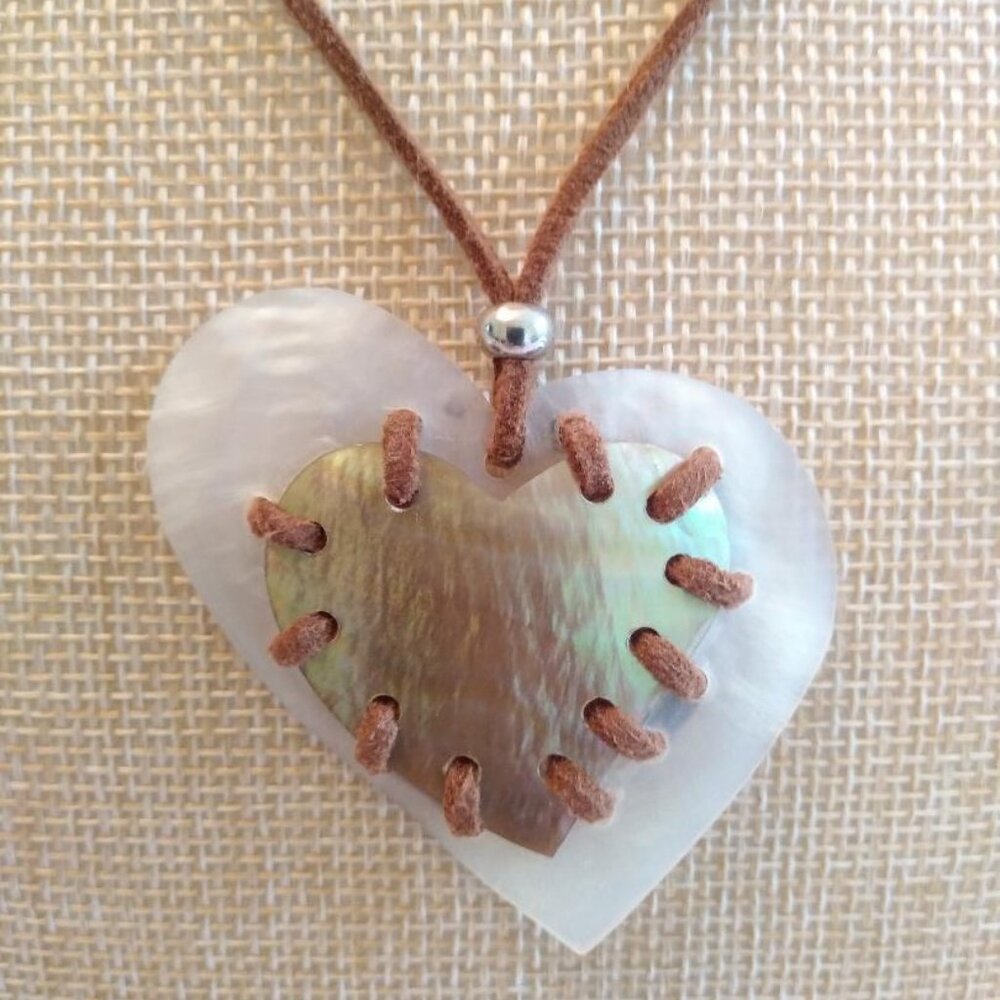 Shell Heart Necklace - Picture 3 of 6